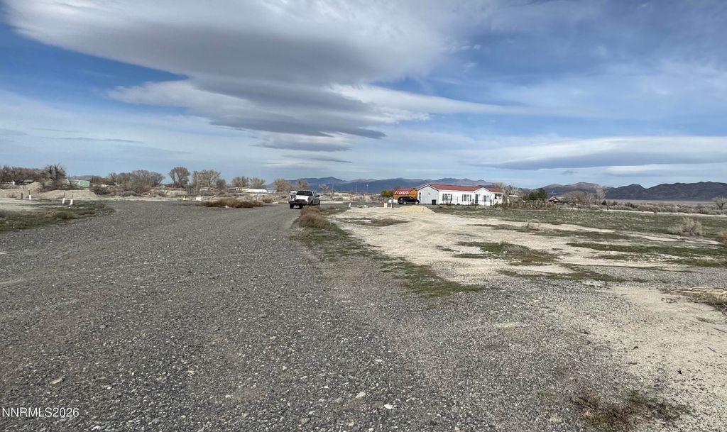 Image 5 of property listing at 88 River Banks Court, Lovelock, NV 89419