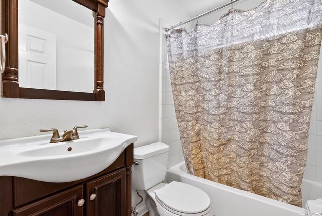 8948 SCARLET CRK, Universal City, TX 78148
