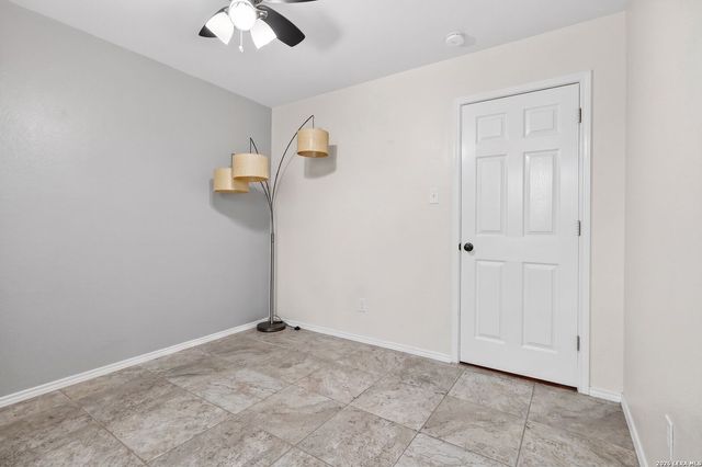 8948 SCARLET CRK, Universal City, TX 78148