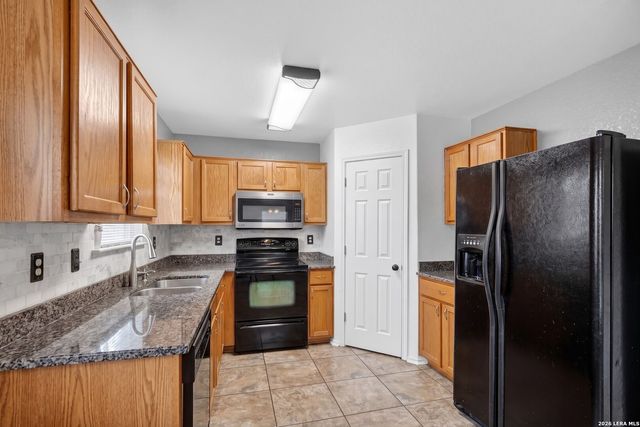 8948 SCARLET CRK, Universal City, TX 78148
