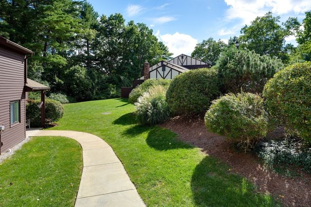64 Highwood Dr 64, Franklin, MA 02038