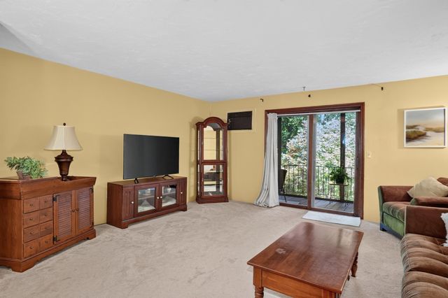 64 Highwood Dr 64, Franklin, MA 02038