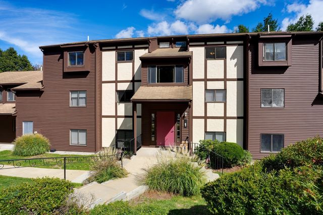 64 Highwood Dr 64, Franklin, MA 02038