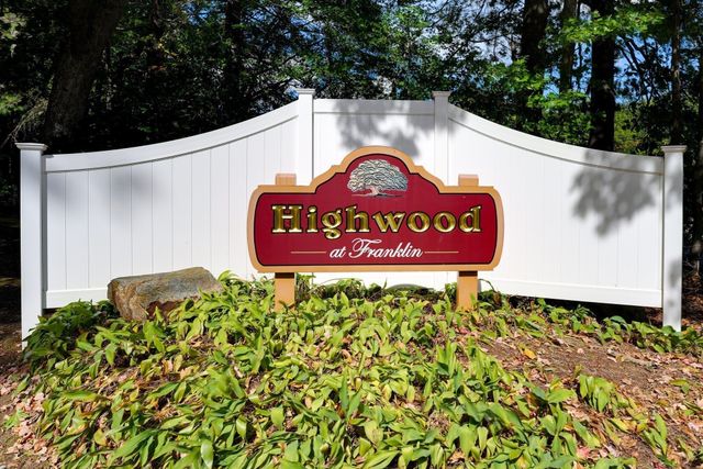 64 Highwood Dr 64, Franklin, MA 02038