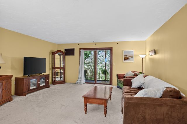 64 Highwood Dr 64, Franklin, MA 02038