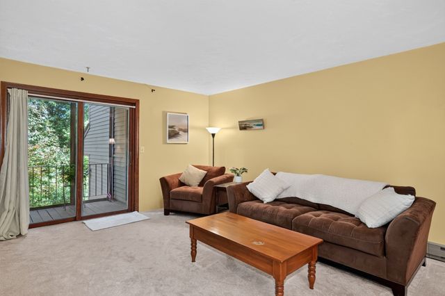 64 Highwood Dr 64, Franklin, MA 02038