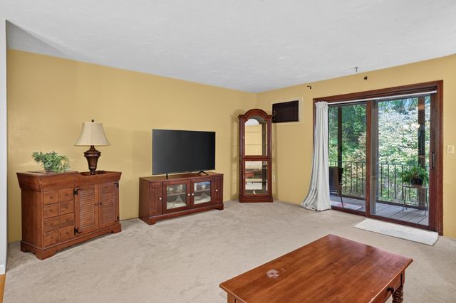 64 Highwood Dr 64, Franklin, MA 02038