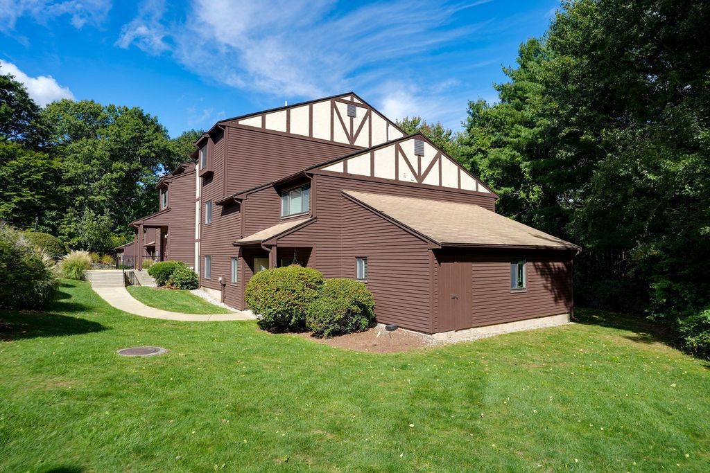 64 Highwood Dr 64, Franklin, MA 02038