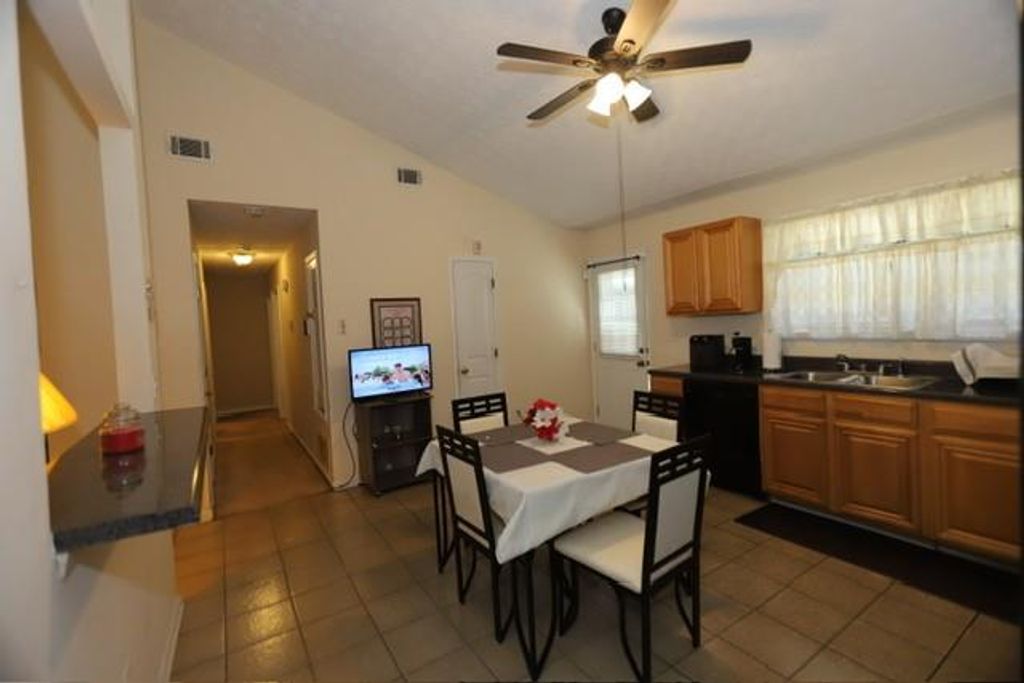 Image 6 of property listing at 1061 Walnut Creek Lane, Jonesboro, GA 30238
