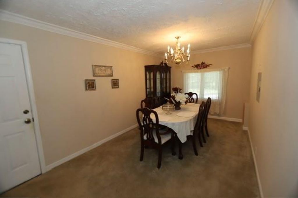 Image 8 of property listing at 1061 Walnut Creek Lane, Jonesboro, GA 30238