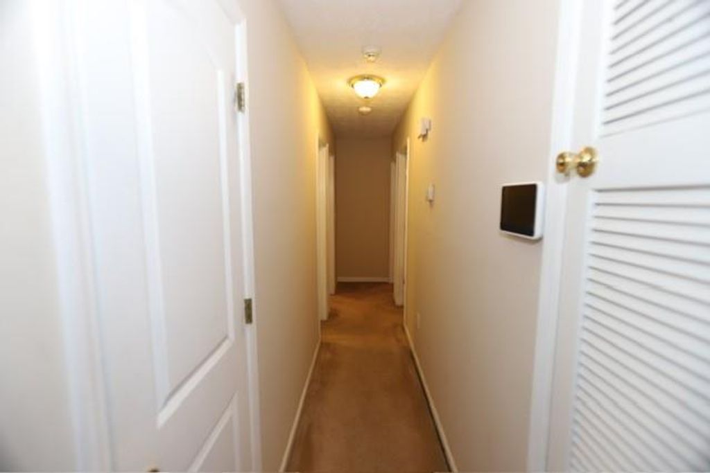 Image 9 of property listing at 1061 Walnut Creek Lane, Jonesboro, GA 30238