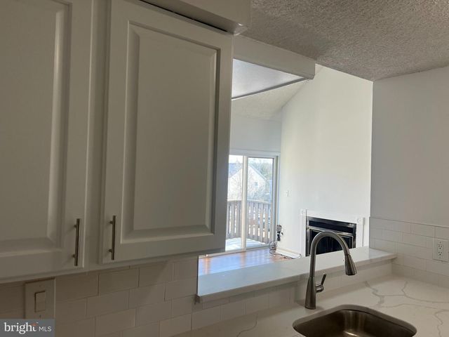 1707 ASPEN DR, Plainsboro, NJ 08536