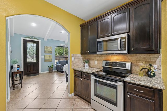 126 King ST, Bastrop, TX 78602