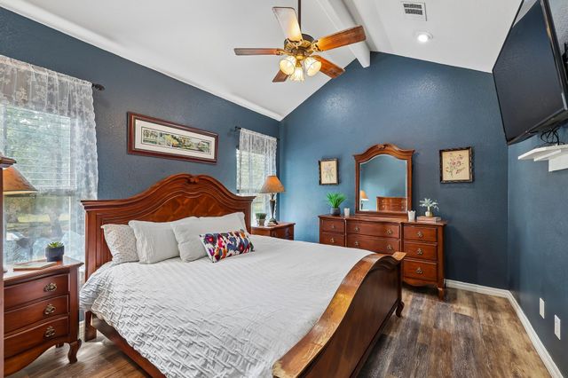 126 King ST, Bastrop, TX 78602