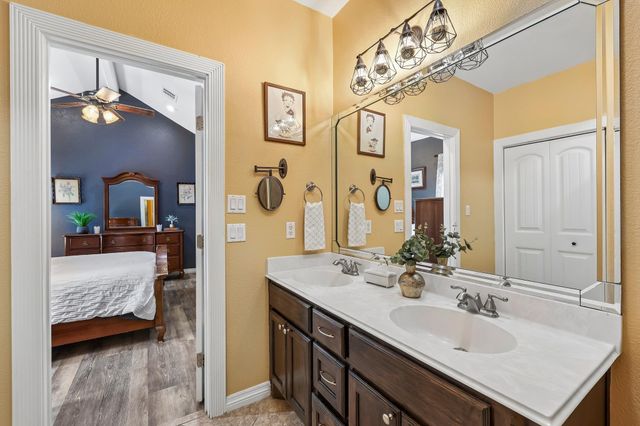 126 King ST, Bastrop, TX 78602