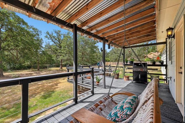 126 King ST, Bastrop, TX 78602