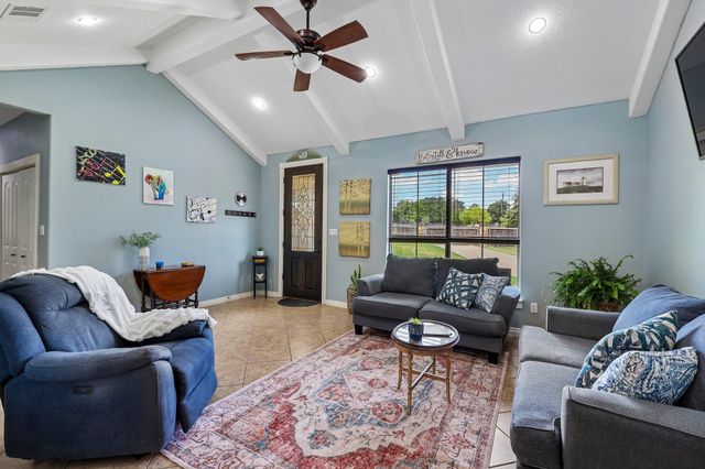126 King ST, Bastrop, TX 78602