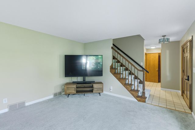 221 Crestwood Drive, North Mankato, MN 56003