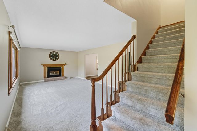 221 Crestwood Drive, North Mankato, MN 56003
