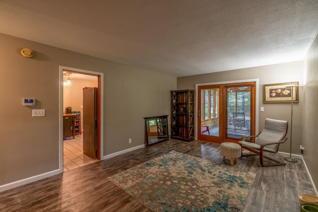 221 Crestwood Drive, North Mankato, MN 56003