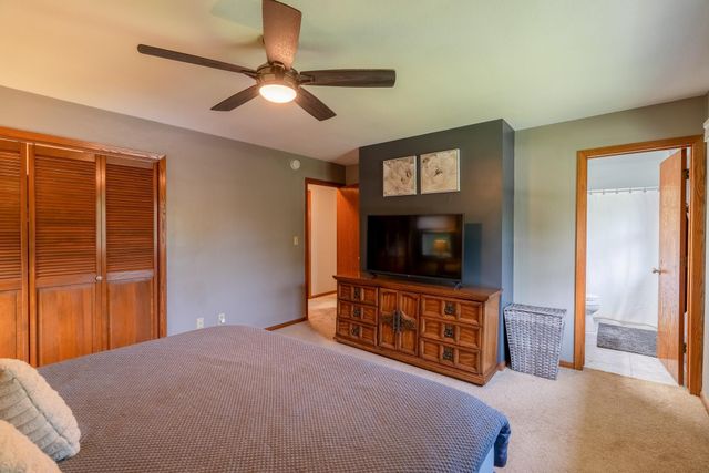 221 Crestwood Drive, North Mankato, MN 56003