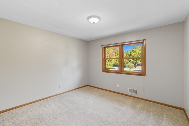 221 Crestwood Drive, North Mankato, MN 56003