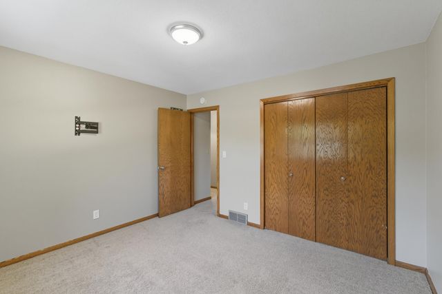 221 Crestwood Drive, North Mankato, MN 56003