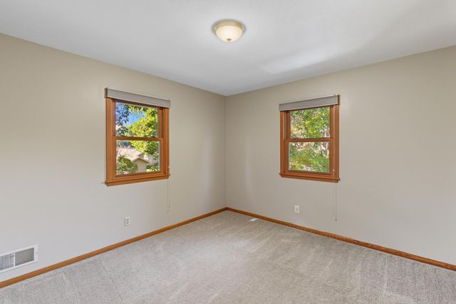 221 Crestwood Drive, North Mankato, MN 56003