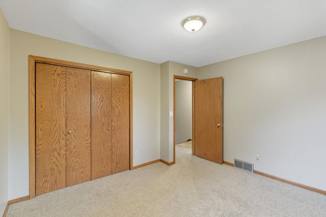 221 Crestwood Drive, North Mankato, MN 56003