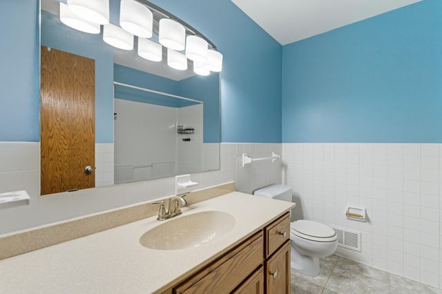 221 Crestwood Drive, North Mankato, MN 56003