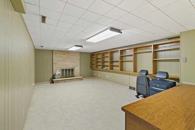 221 Crestwood Drive, North Mankato, MN 56003