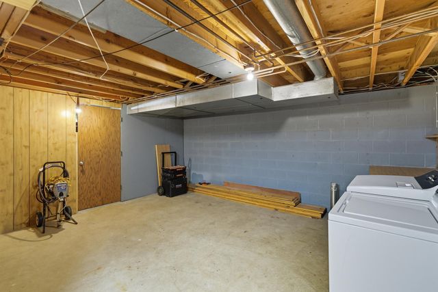 221 Crestwood Drive, North Mankato, MN 56003