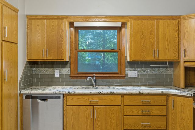 221 Crestwood Drive, North Mankato, MN 56003