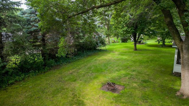 221 Crestwood Drive, North Mankato, MN 56003