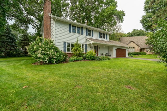 221 Crestwood Drive, North Mankato, MN 56003