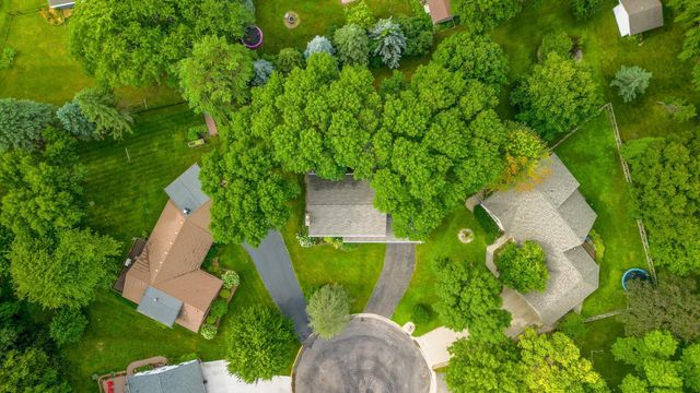 221 Crestwood Drive, North Mankato, MN 56003