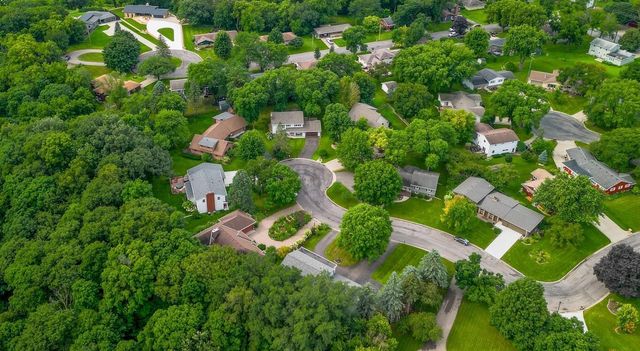 221 Crestwood Drive, North Mankato, MN 56003