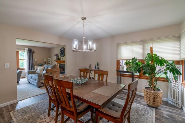 221 Crestwood Drive, North Mankato, MN 56003