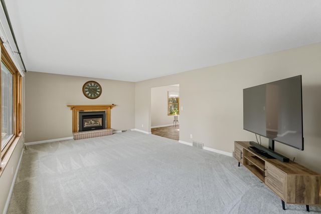 221 Crestwood Drive, North Mankato, MN 56003