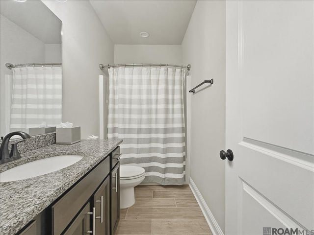 8880 Providence Dr, Denham Springs, LA 70726