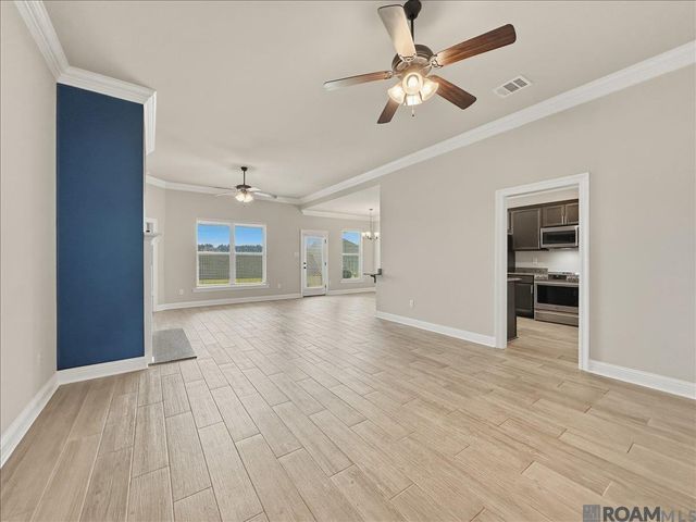 8880 Providence Dr, Denham Springs, LA 70726