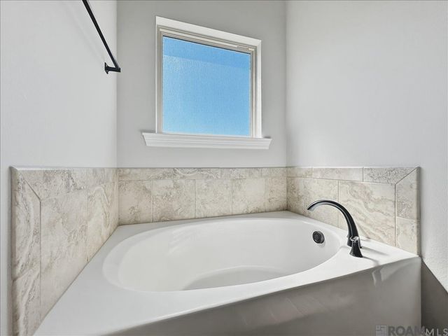 8880 Providence Dr, Denham Springs, LA 70726