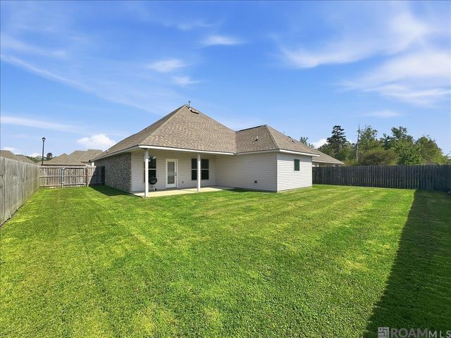 8880 Providence Dr, Denham Springs, LA 70726