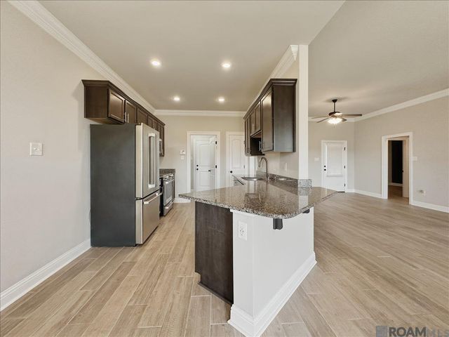 8880 Providence Dr, Denham Springs, LA 70726