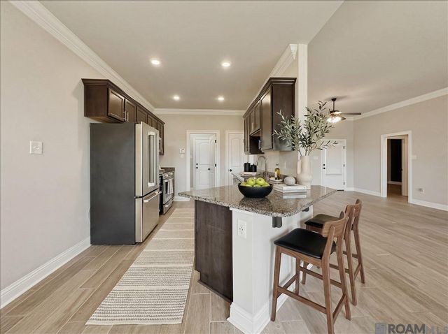 8880 Providence Dr, Denham Springs, LA 70726