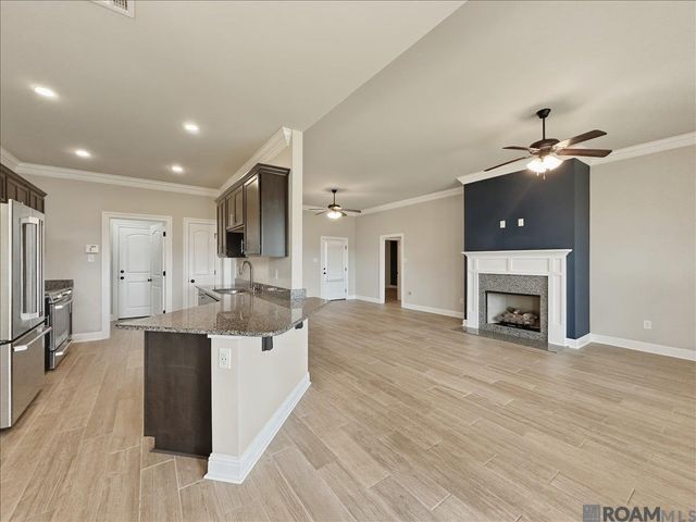 8880 Providence Dr, Denham Springs, LA 70726