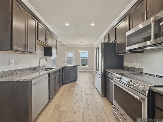 8880 Providence Dr, Denham Springs, LA 70726