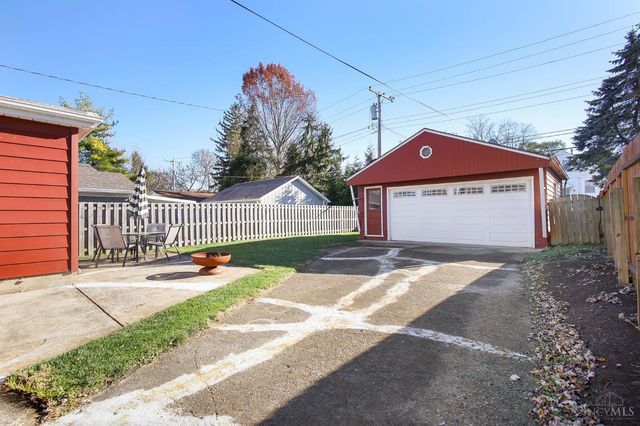 320 Claranna Avenue, Oakwood, OH 45419