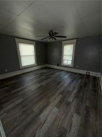 540 S 9th St, Connellsville, PA 15425