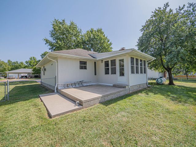 13165 N BRANCH ST, Hallsville, MO 65255